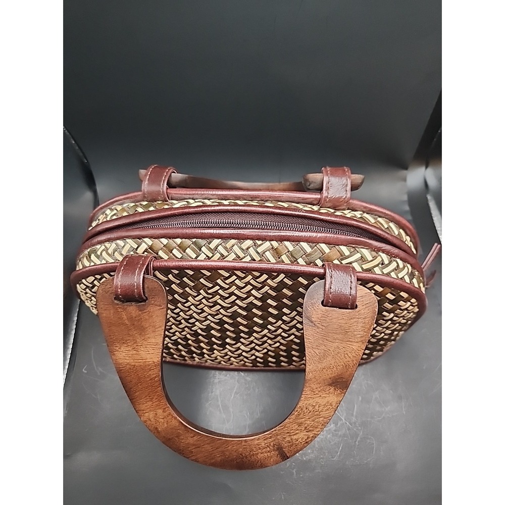 Vintage Rattan Purse With Wooden Handles 7" Tall X 11.5" Across - Picture 10 of 12